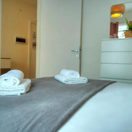 Apartmán Modern 2bd Stylish With Balcony - Close To Saint Thomas