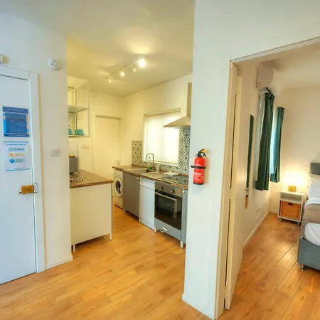 Modern 2bd Stylish With Balcony - Close To Saint Thomas Apartmán