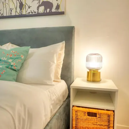 Modern 2bd Stylish With Balcony - Close To Saint Thomas Апартаменты